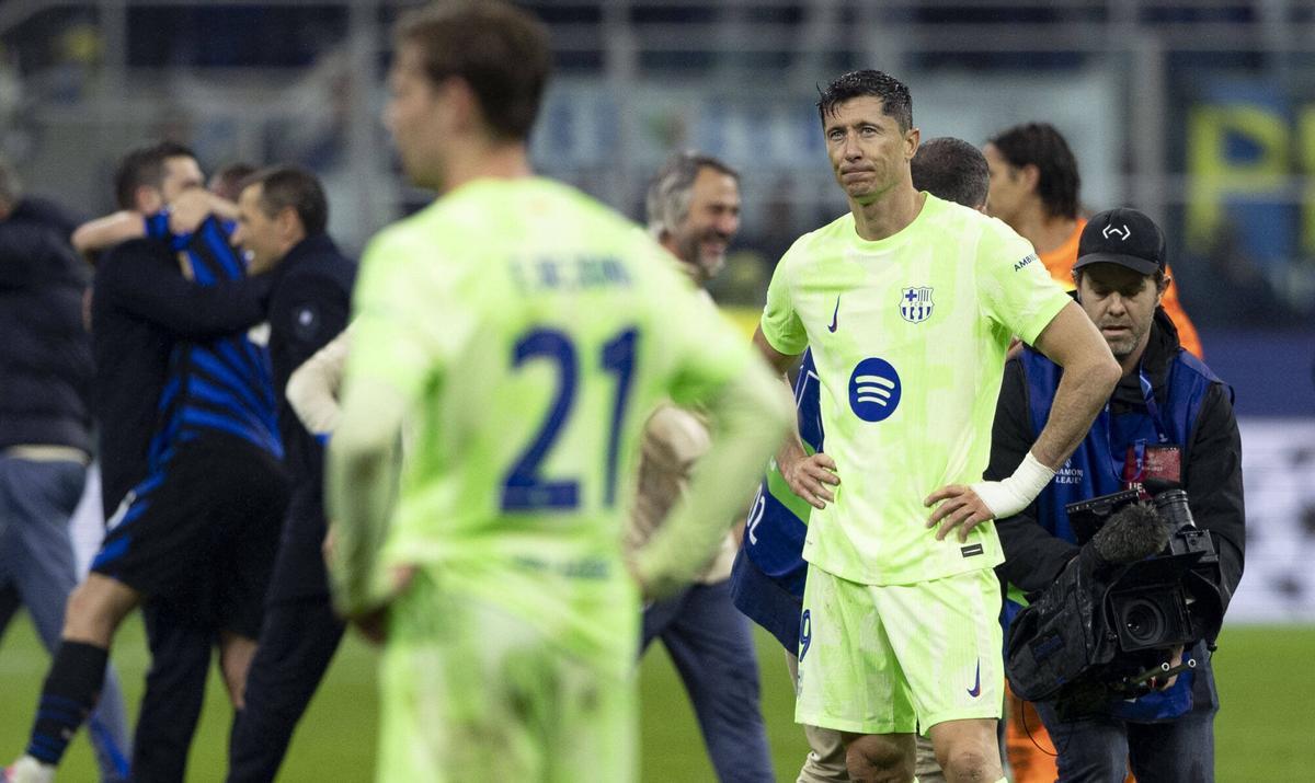Robert Lewandowski, disappointed, at the end of Inter-Barça.