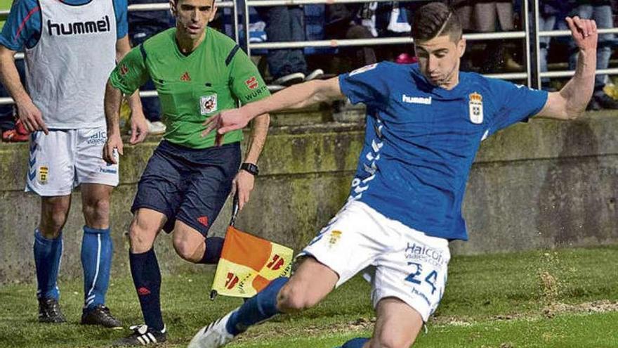 Nacho López durante un partido con el Real Oviedo. // La Nueva España