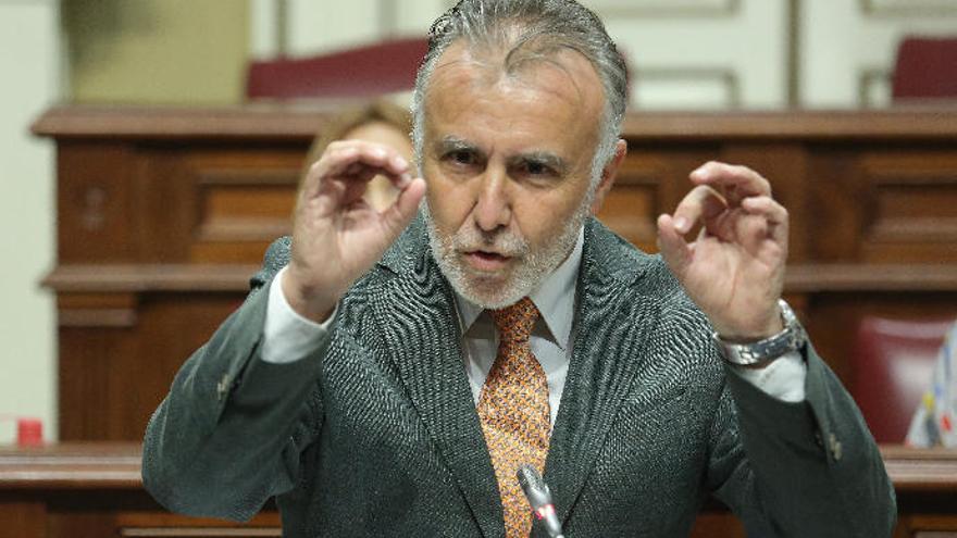 Ángel Víctor Torres este martes, en el Pleno del Parlamento de Canarias.