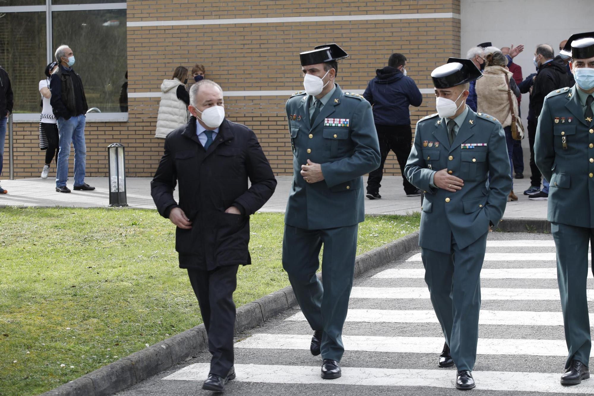 Despedida en el tanatorio al guardia civil atropellado en Mieres