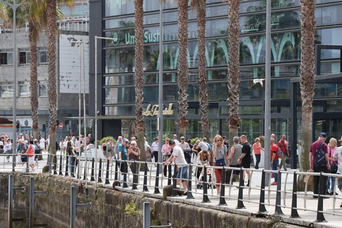 Triple escala de trasatlánticos en Vigo