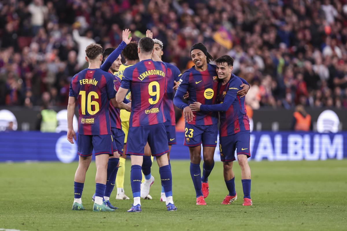 El equipo del FC Barcelona celebra uno de los goles en la última victoria frente al Villarreal (4-1).