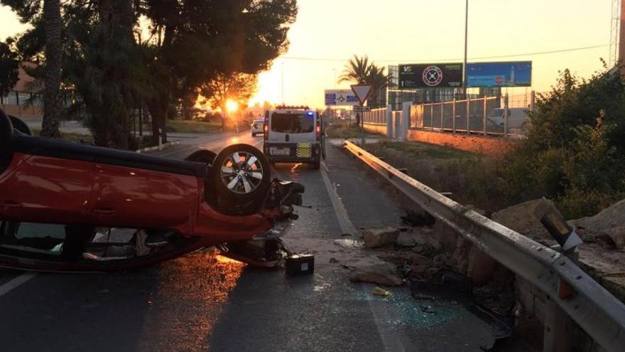 Un instante del accidente registrado en la N-340, la carretera en dirección a Torrellano