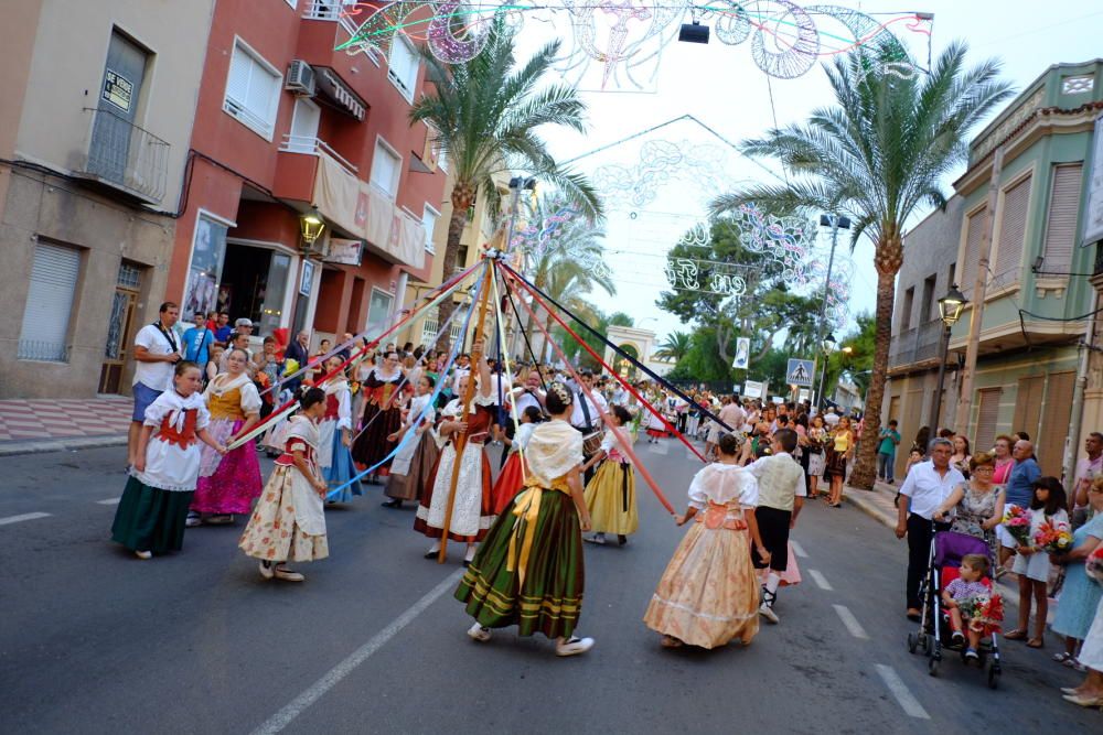 Ofrenda de flores en Aspe