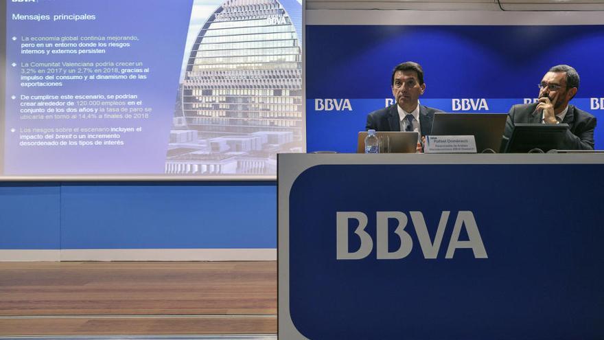 Rafael Doménech y Alberto Cahrro, durante la presentación del informe.