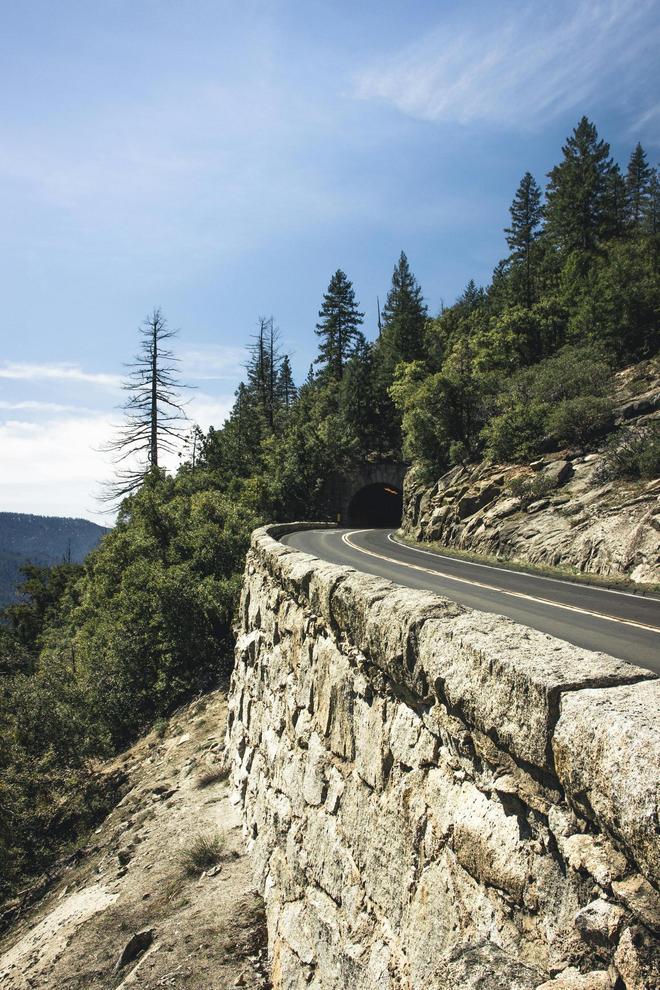 Las montañas de California son un lugar perfecto para practicar la conducción del Helix Pivotal.