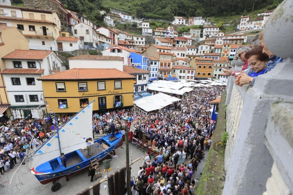 Lleno en Cudillero para escuchar el sermón de l' Amuravela.