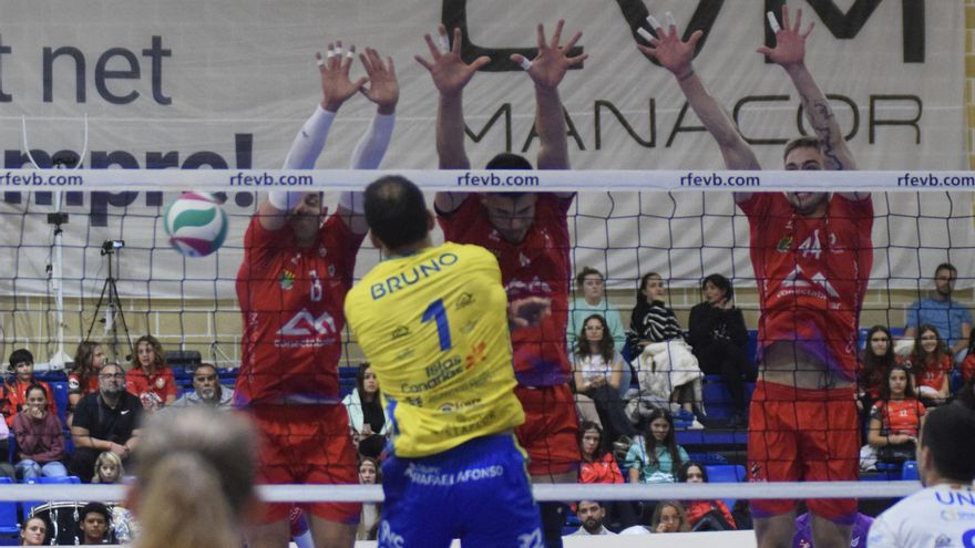 Las ‘semis’ arrancan para la armada grancanaria del voleibol