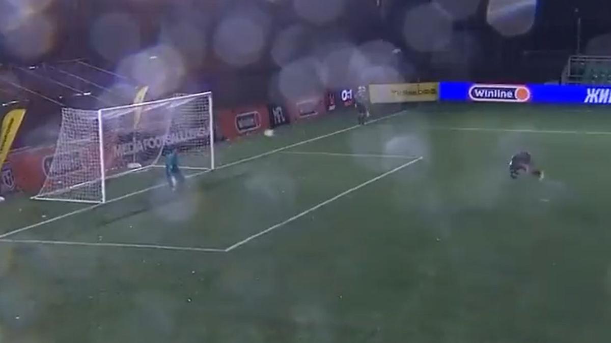 Norik Avdalyan lanzando el penalti