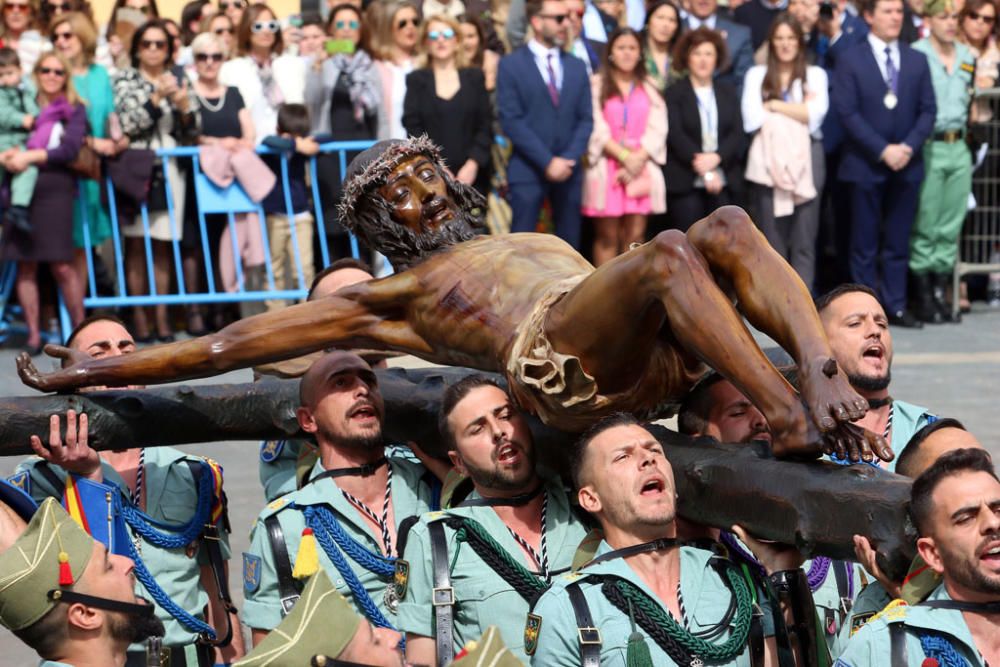 Tras desembarcar en el puerto de Málaga, la Compañía de Honores de la X Bandera del Tercio 'Alejandro Farnesio', IV protagoniza uno de los momentos más intensos de la Semana Santa de Málaga