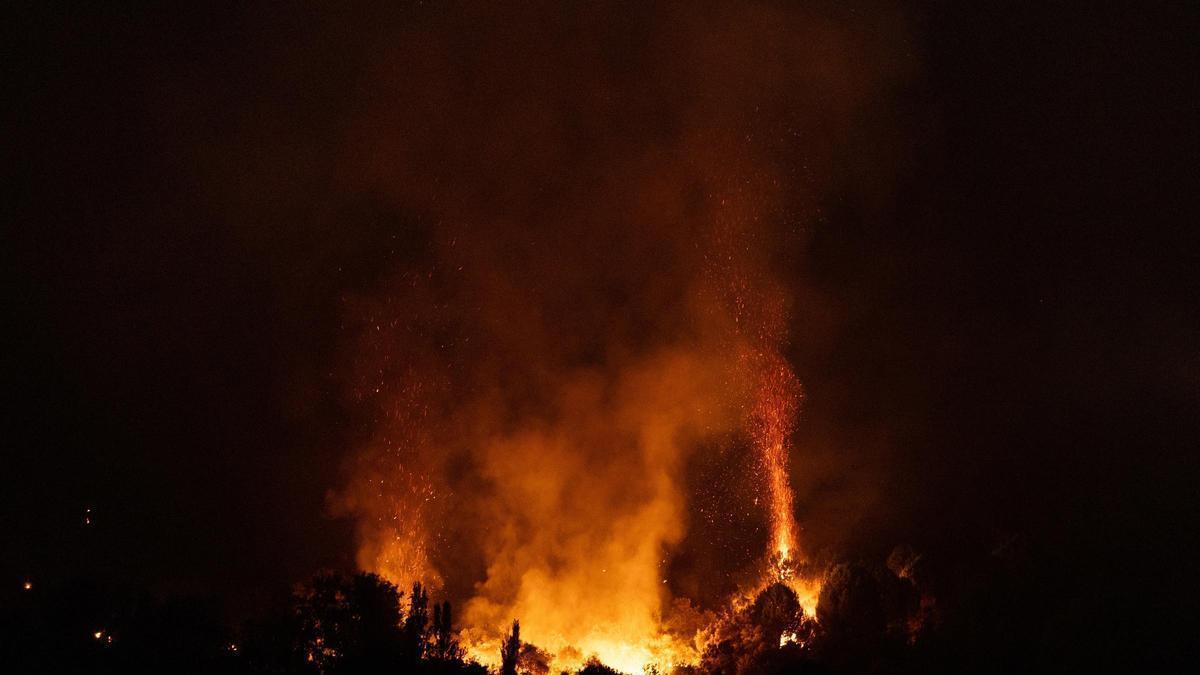 AVANCE FUEGO MADRID | Una cámara graba el rápido avance del incendio en Madrid: tan solo 8 minutos para rodear una casa