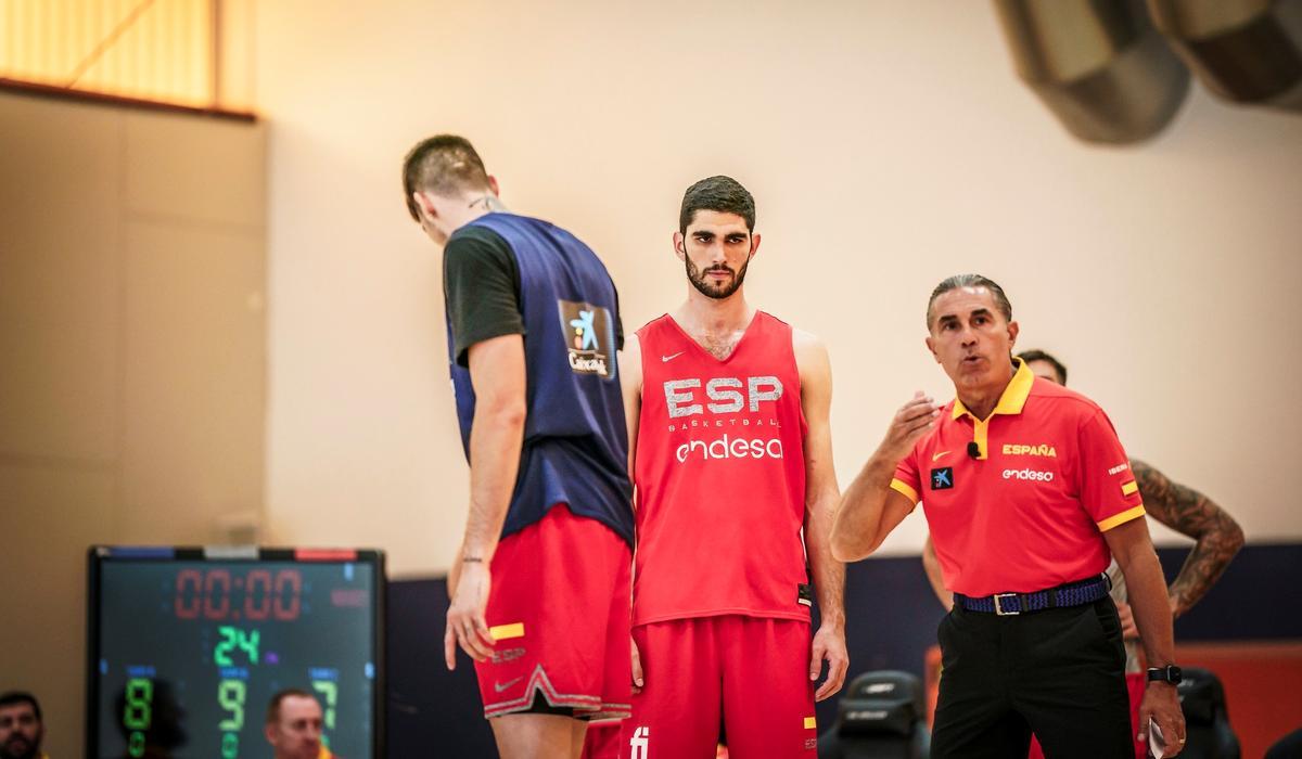Scariolo, en uno de los entrenamientos del equipo en Málaga