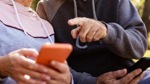 Los familiares y amigos necesitan el permiso de los padres para subir fotos de menores a internet.