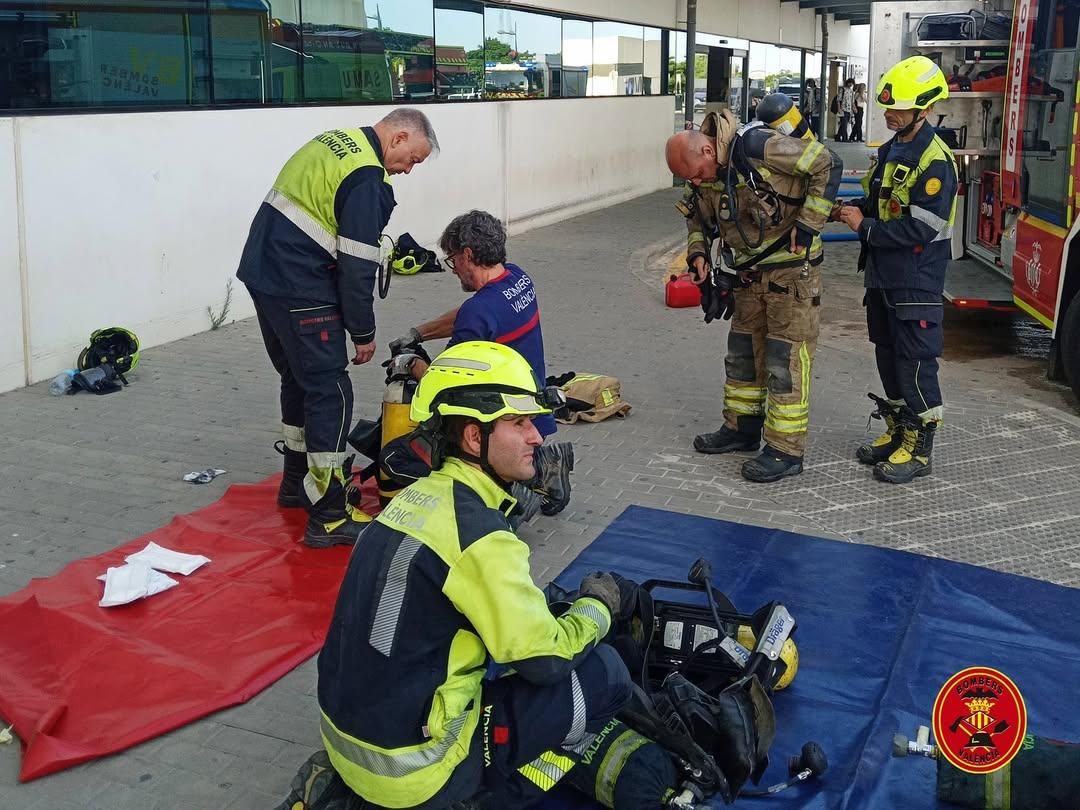 El fuego ha calcinado varias habitaciones del área de Psiquiatría en el Hospital La Fe