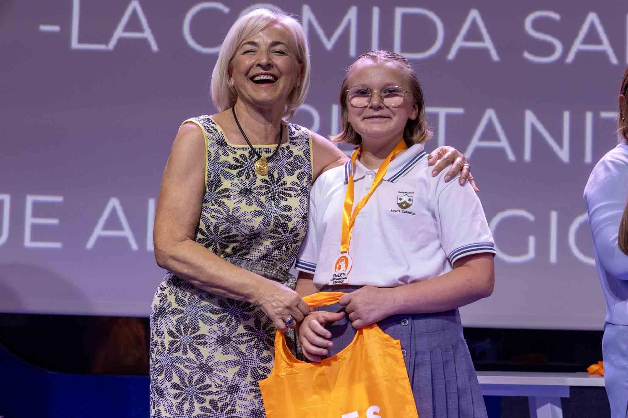 Entrega de premios del concurso infantil de relatos cortos "Cuéntame un cuento para comer" en el Club INFORMACIÓN organizado por COES