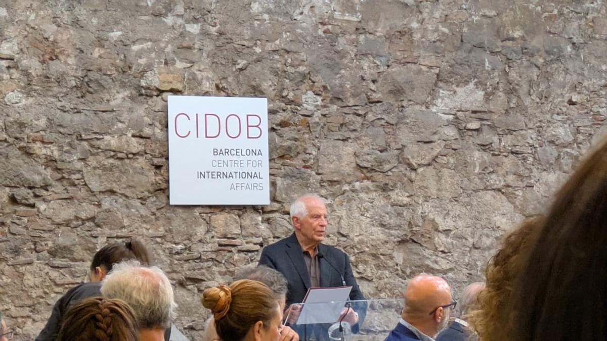 El presidente del Cidob, Josep Borrell, durante la conferencia del historiador francés Jean-Pierre Filiu.