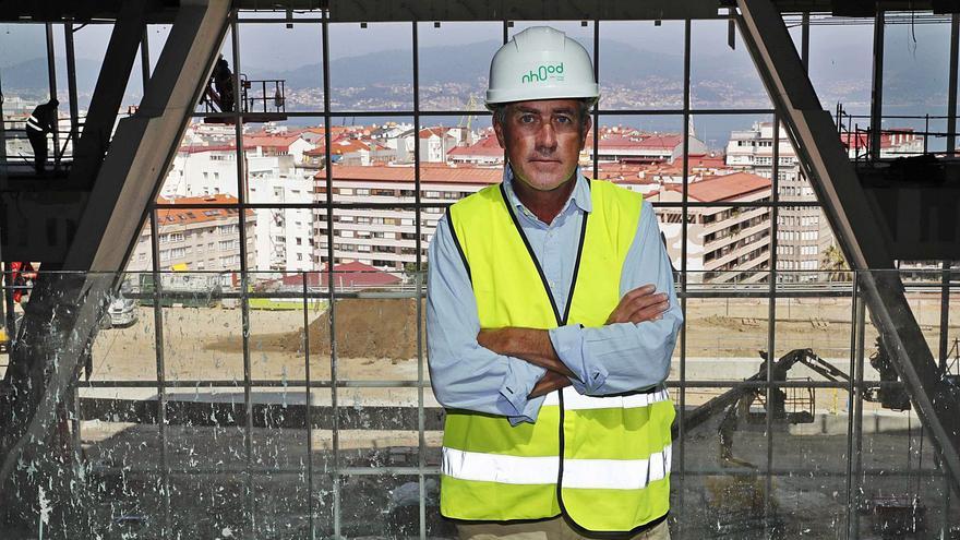 Juan Louro, retratado durante la construcción de Vialia.