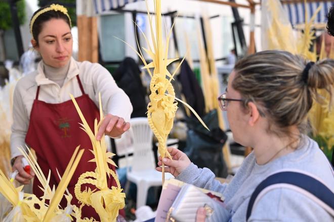 Así ha abierto el mercado de palma blanca de Elche