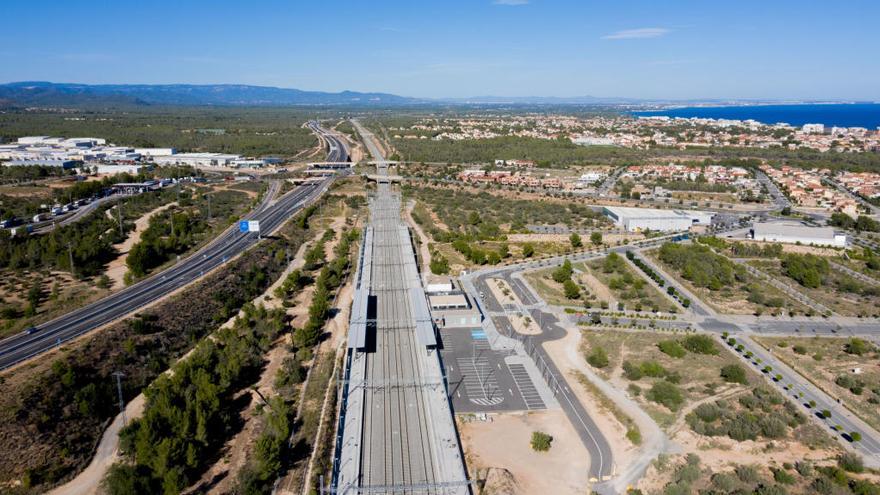 Nueva estación de l&#039;Hospitalet de l&#039;Infant, una de las construidas en la variante de Vandellós.