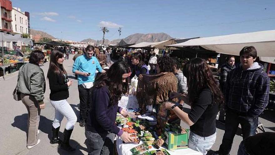 El puesto ambulante en el mercado de Los Huertos fue un éxito ayer