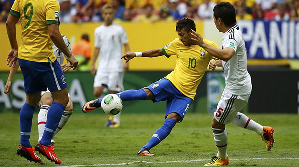 El davanter brasiler marca el primer gol de la Confederacions en el minut 3. Ho fa amb la cama dreta, després d’una bona cessió de Fred.