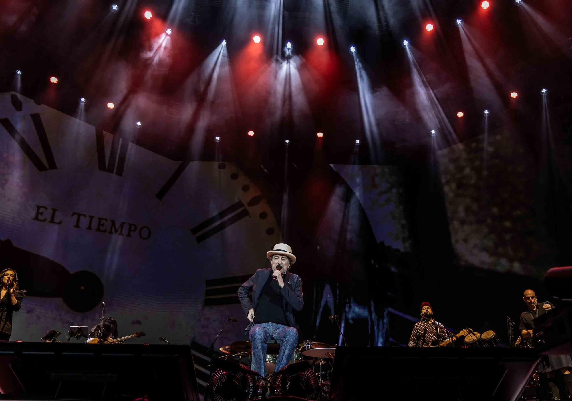 Las fotos del penúltimo concierto de Joaquín Sabina en Alicante