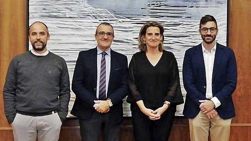 El director de EnergÃ­a, Aitor Urresti; Yllanes, la ministra Ribera, y el director del IDAE, Joan Groizard, ayer.