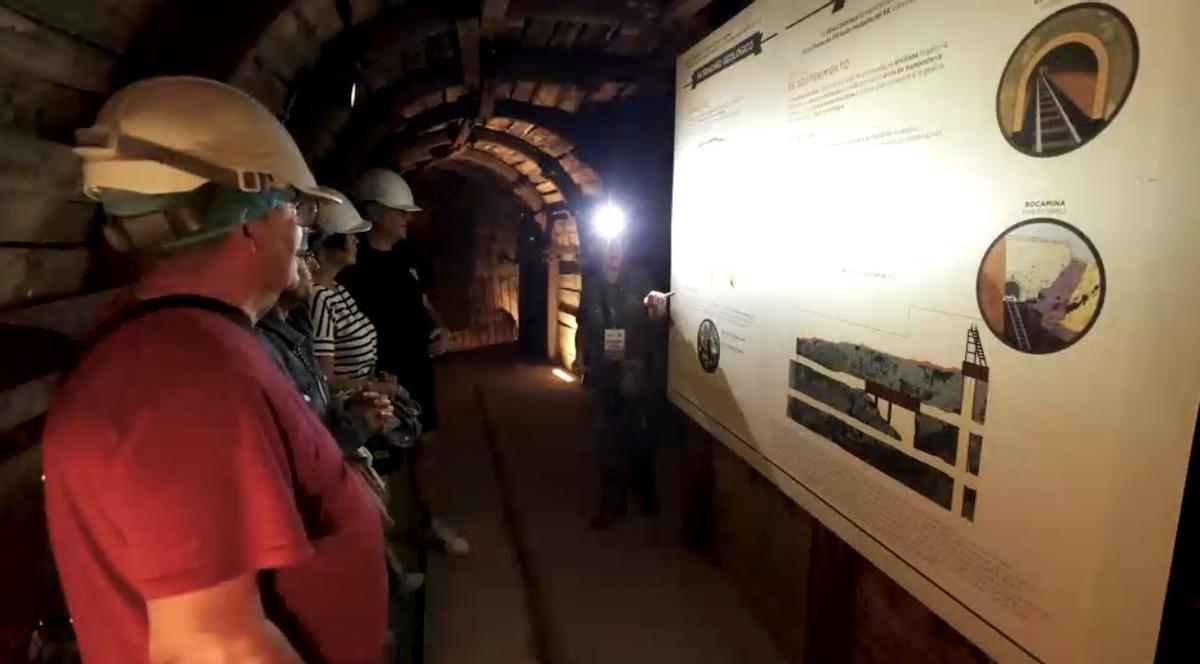 Visitantes en la mina Constanza .