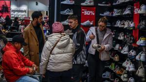 Primer día de rebajas después de Reyes con los centros comerciales a rebosar