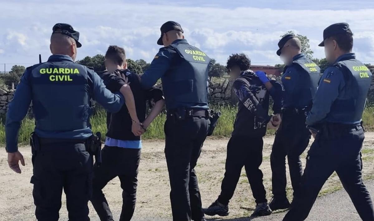 Detención de dos jóvenes, ayer en Almeida de Sayago