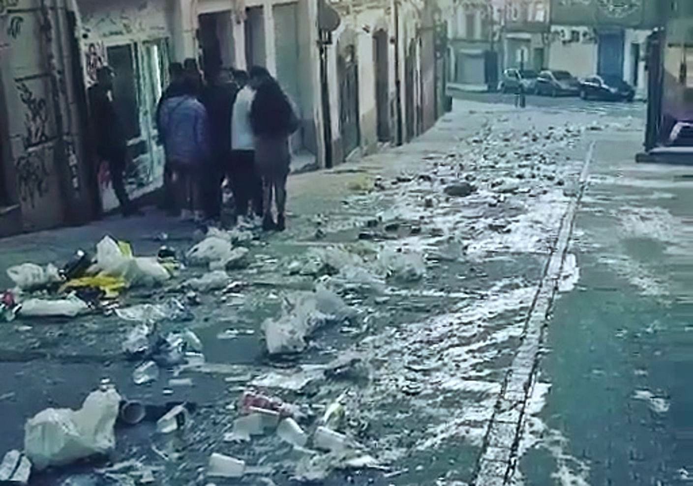 El estado de la calle Postigo Alto, ayer por la mañana.