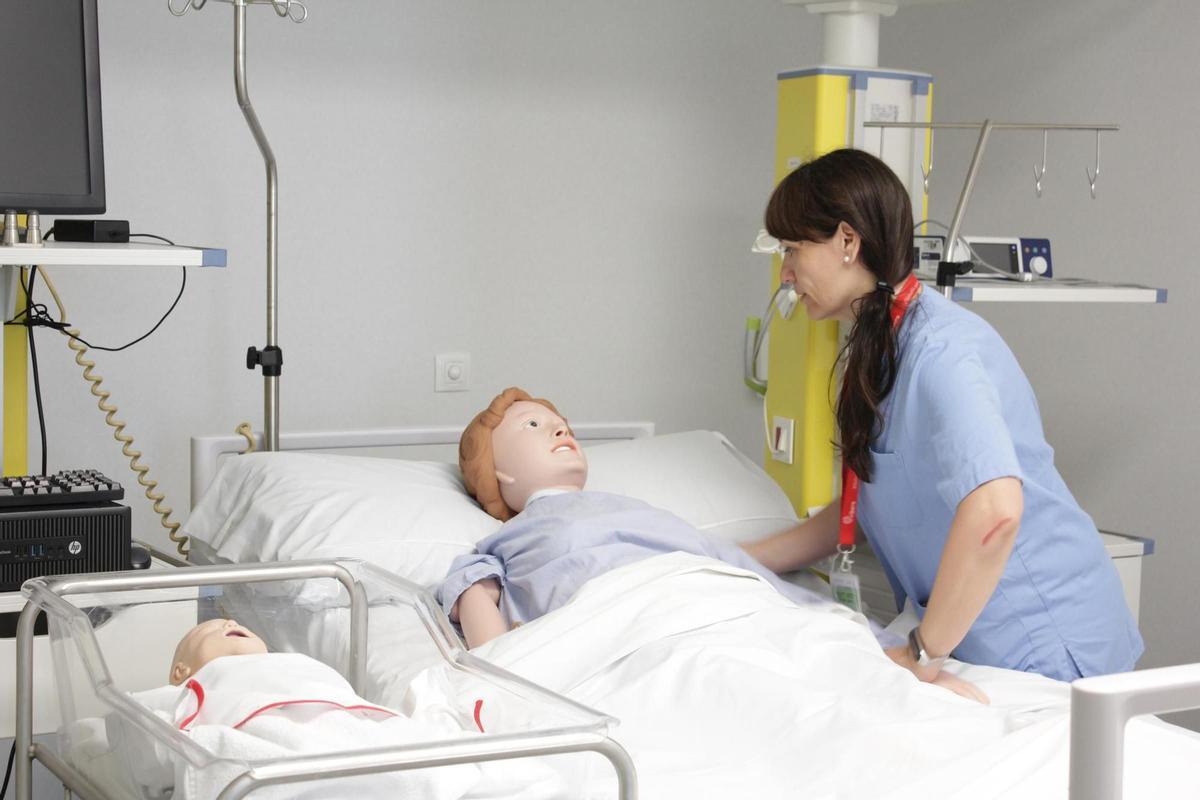 Cuidados Auxiliares de Enfermería, de los ciclos más buscados en la FP privada.