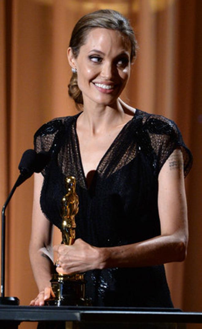 Angelina Jolie ha recibido un Oscar Honorífico por su labor humanitaria