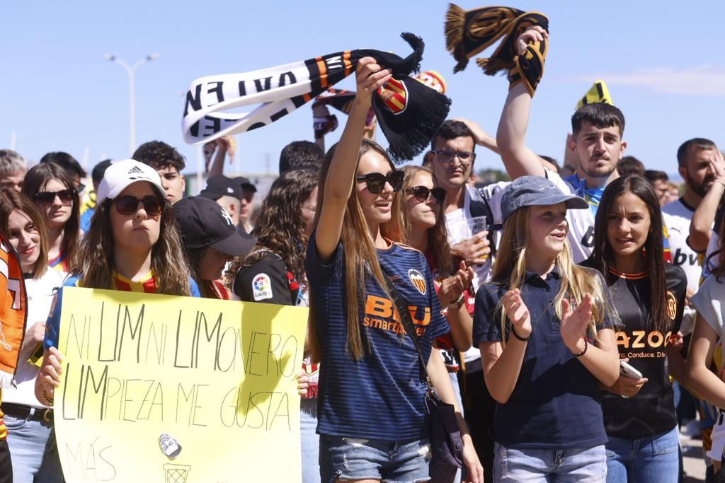 La afición del Valencia CF ante el Elche