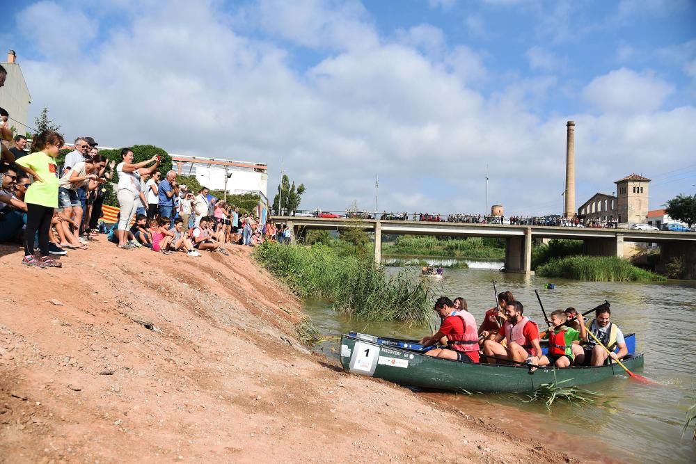 Més de 170 persones participen en la sisena Competició de Canoes al riu de Sallent