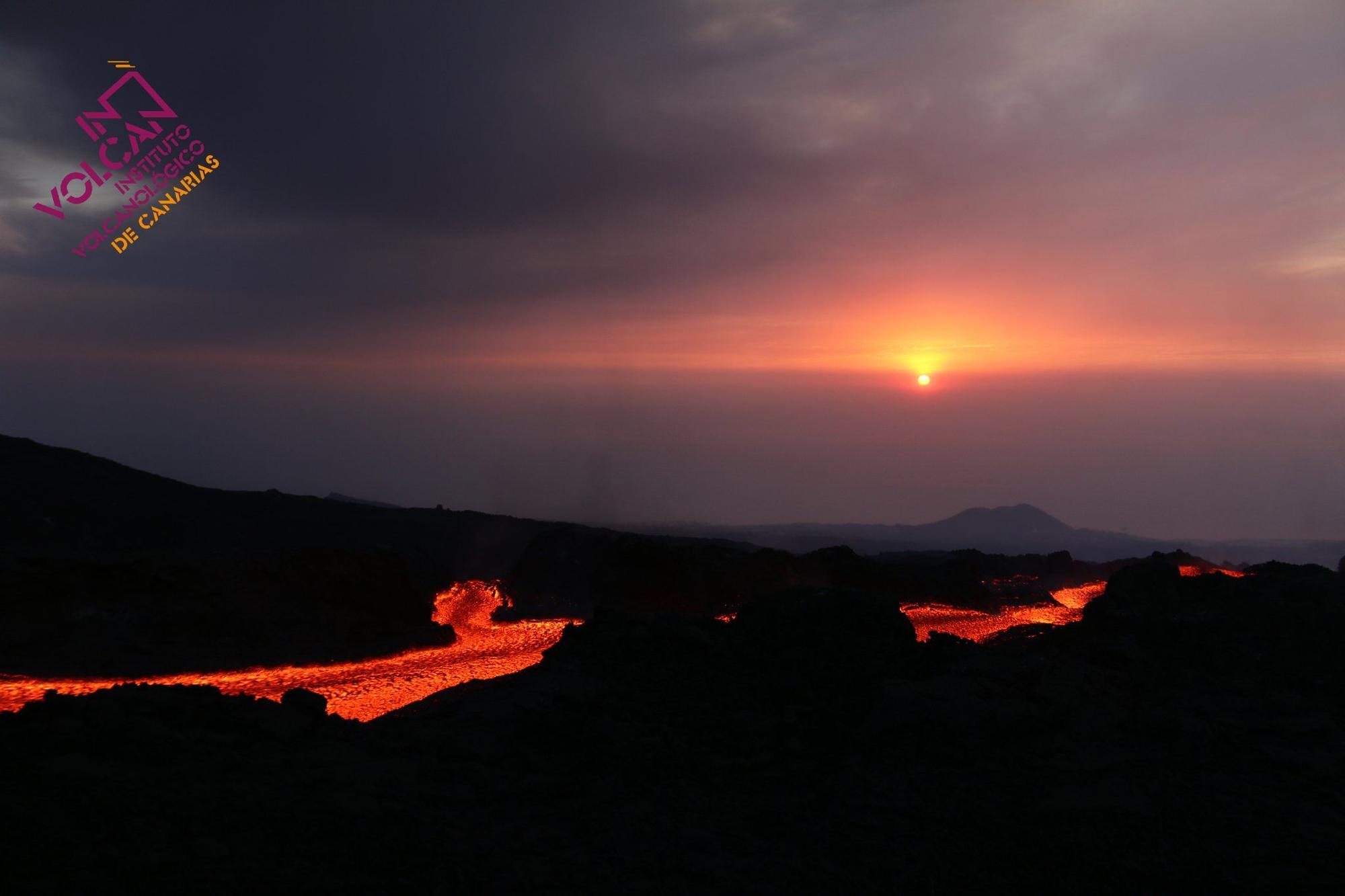 Imágenes del volcán de La Palma tras un mes de erupción