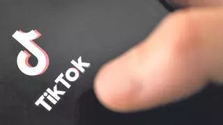 La última moda de TikTok que ha alertado a los expertos: 'Es muy peligroso'