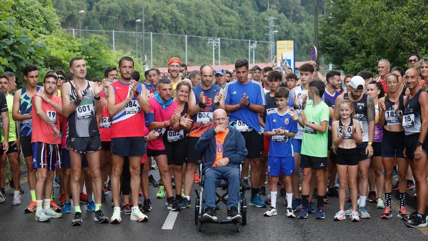 Tormenta de aplausos para Dacal en Avilés: el medallista olímpico, con ELA, recibe un emotivo homenaje