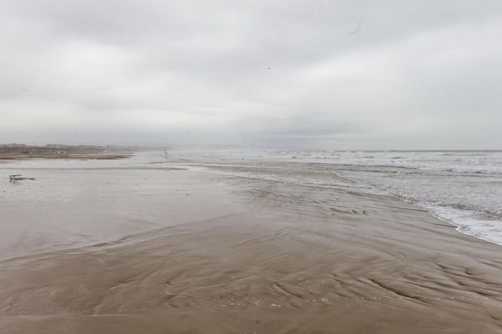 Las playas de la Malva-rosa, el Cabanyal y la Marina tras el temporal marítimo.