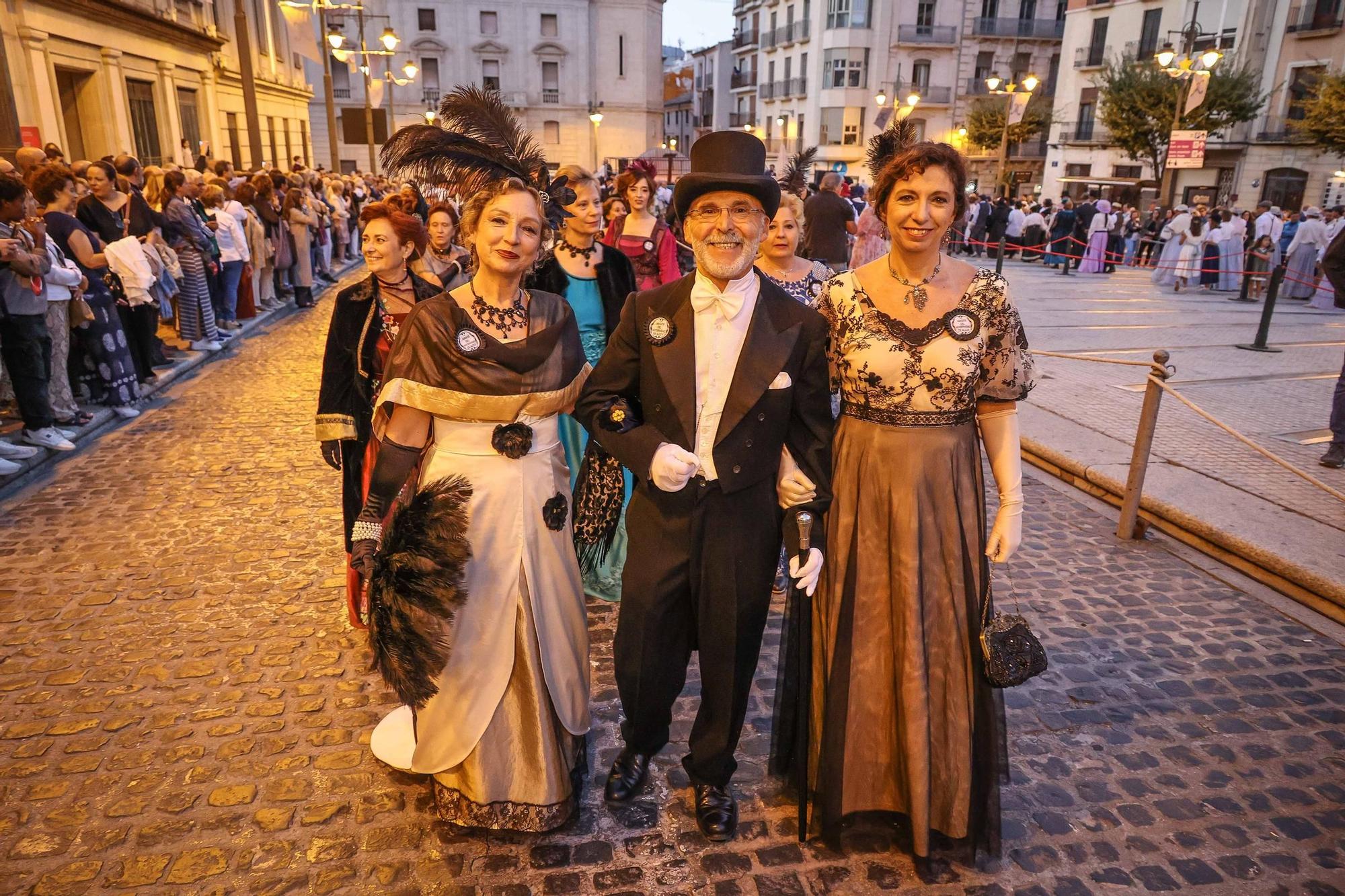 Inicio de la Feria Modernista de Alcoy 2025