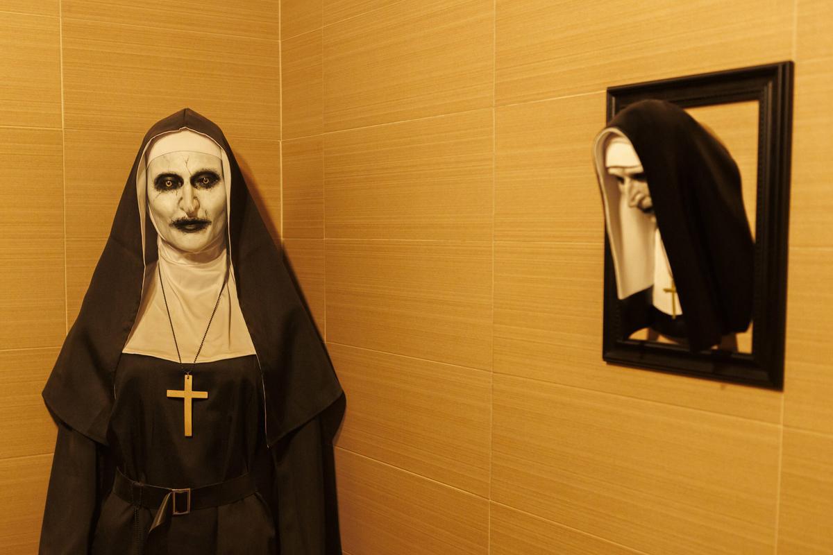 Imatges de la nau on hi ha La isla de las muñecas i s'obrirà pròximament Museu W i Cindy, la habitación