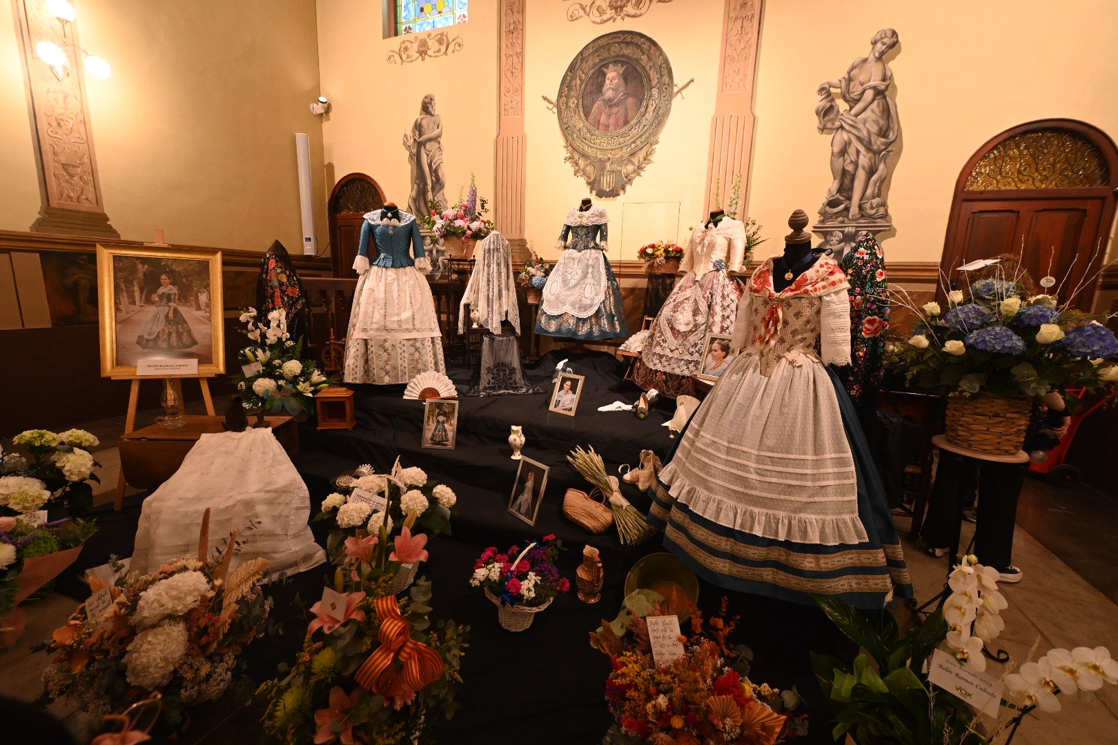 Les imatges de l'obertura del tradicional manifest de la reina i les dames de les festes de Vila-real