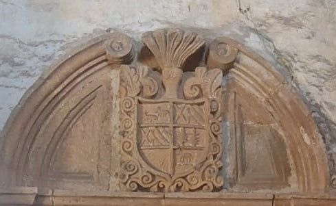 La Ponte, cementerio de nobles: así son las tumbas de la familia del señor de la Torre de Barrios de Luna en Llanera