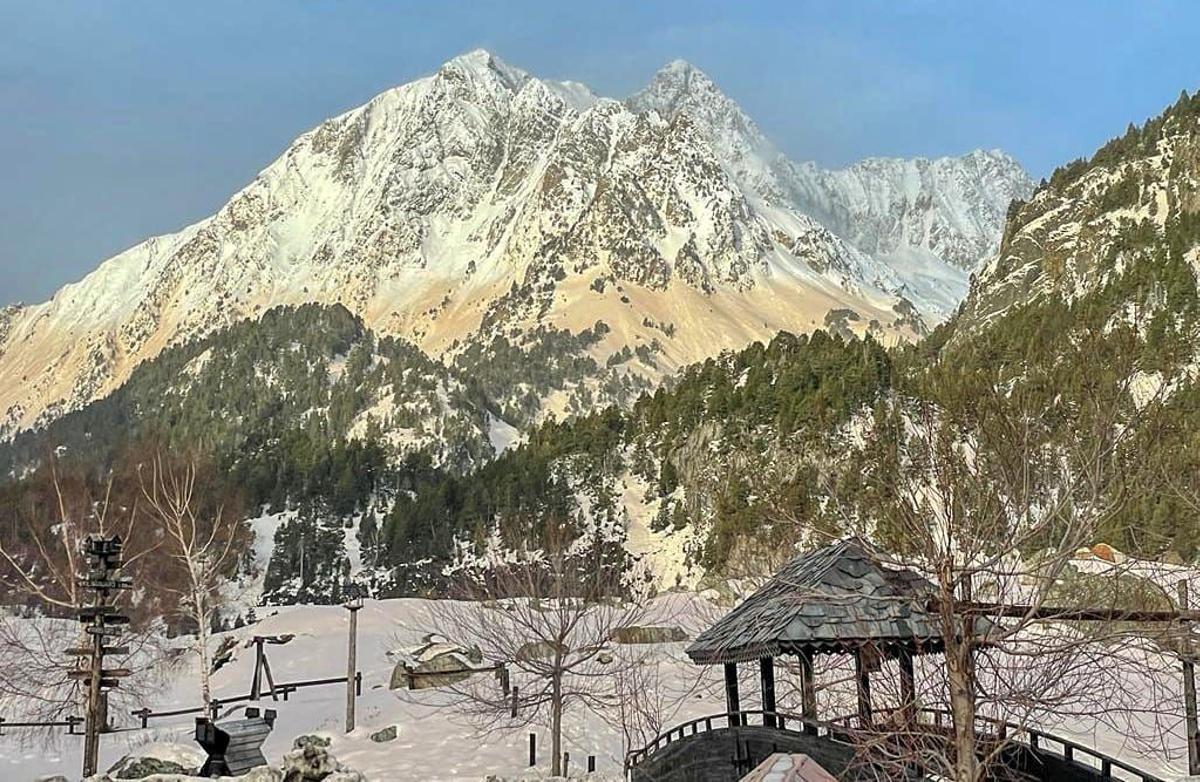 Núvol de pols del Sàhara | La neu del Pirineu es tenyeix de taronja