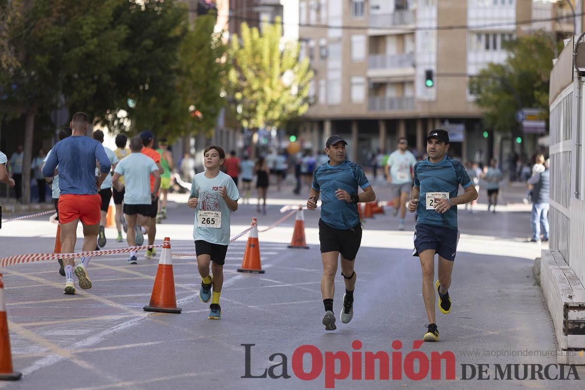 Carrera '10K Assota por ti' en Caravaca (salida y giro primera vuelta)