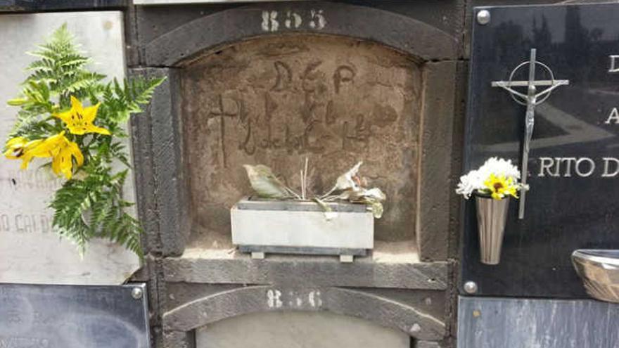 Imagen del nicho en el que se hallan los restos de Lucio de las Casas, el benefactor de la ULPGC, en el cementerio de Las Palmas. | la provincia / dlp