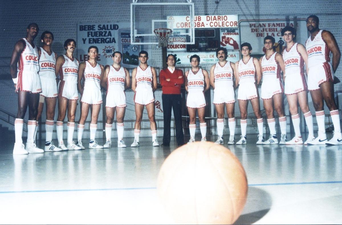 Manolo García, tercero izquierda y Santi López, quinto izquierda, en la temporada 86 87.