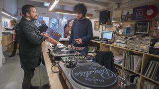 Las tiendas de discos de Barcelona se aferran al vinilo y la especialización