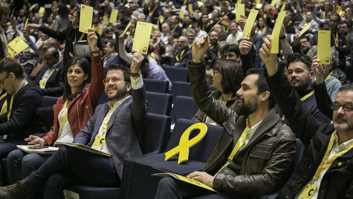 Pere Aragonès, Marta Vilalta y Roger Torrent, en el congreso de ERC de 2019