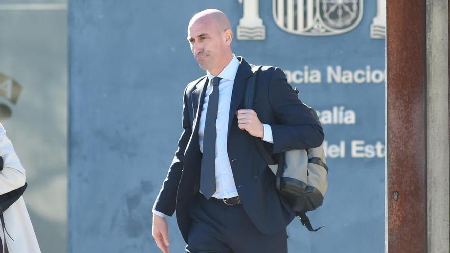 Rubiales admite que se equivocó, pero insiste en que hubo consentimiento: &quot;Fue simultáneo, la pregunta, la respuesta y posteriormente el beso&quot;